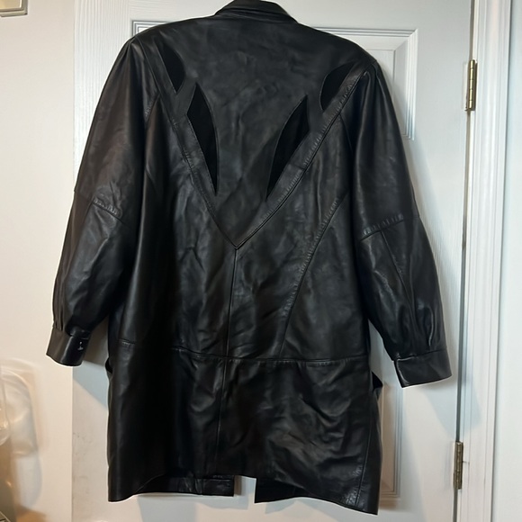Black leather jacket from galerie birkemeyer in Marrakech, Morocco. - Picture 5 of 6